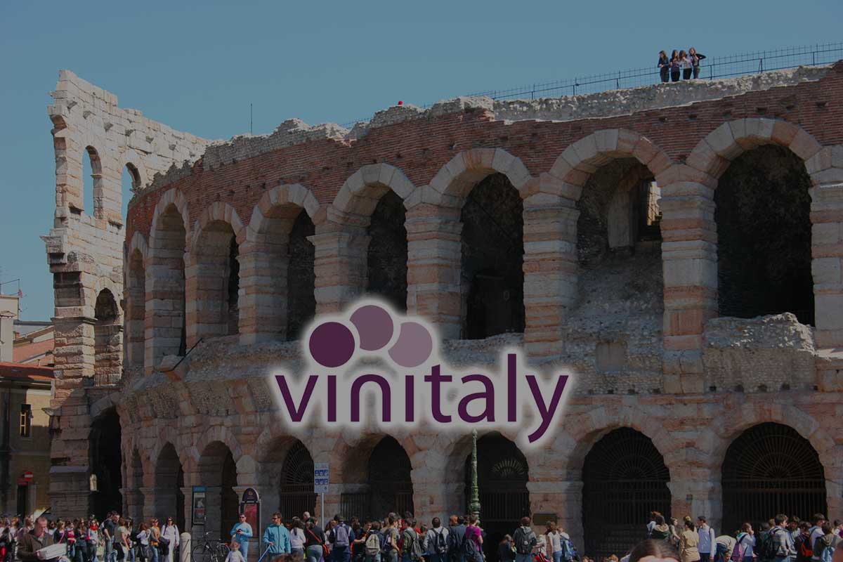 Lago di Garda e Vinitaly a Verona: Una Vacanza di Aprile Indimenticabile