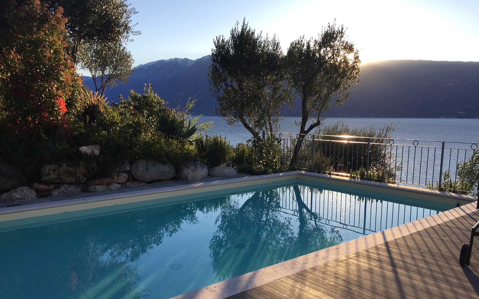 Apartments with heated pool on Lake Garda