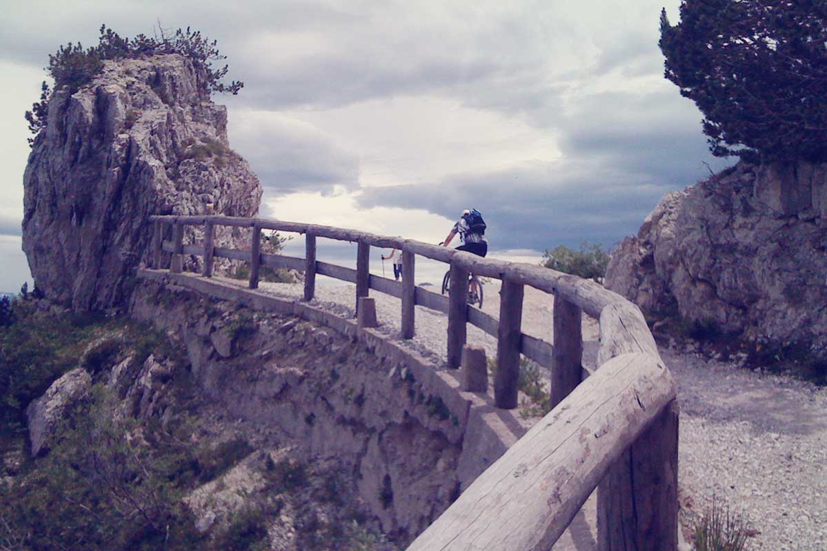 Discover the most beautiful cycle path in Italy: Garda by Bike